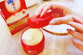 一瓶雙效試用推薦！肌研史上第一瓶添加日本厚生省核准有效抗皺美白成分，細紋改善x黑斑對策，重現年輕透亮！