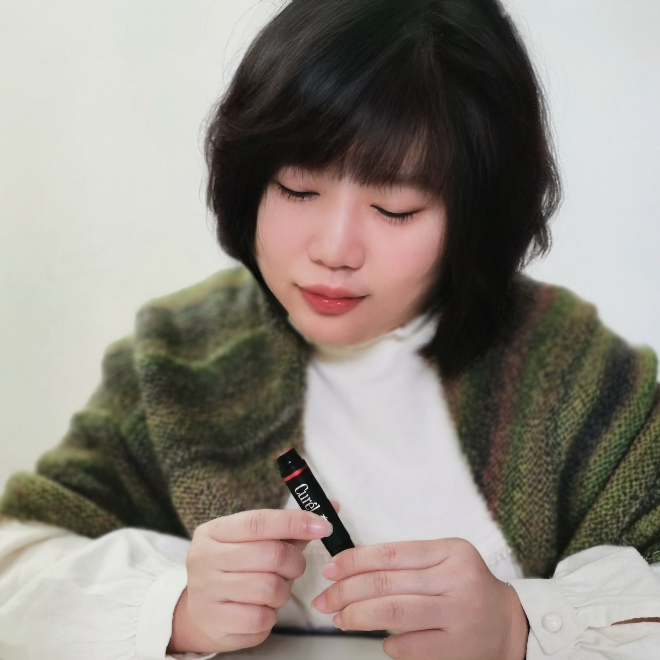 Curél珂潤-潤浸保濕光透勻彩潤唇膏是保養、潤色、防禦力up集於一身的完美潤唇膏