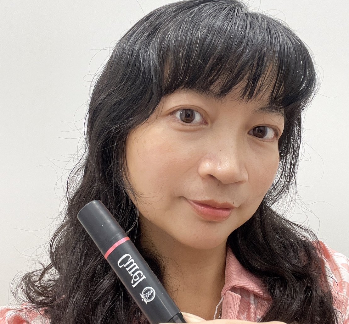 Curél 珂潤潤浸保濕光透勻彩潤唇膏~#潤彩小黑管～讓你不化妝也有好氣色