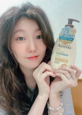 試用Aveeno艾惟諾燕麥煥光奇肌保濕乳與燕麥煥光奇肌磨砂膏心得分享