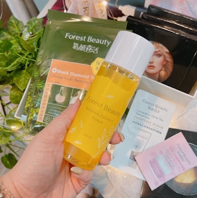 入圍全球美容奧斯卡的肯定：高效彈嫩兒茶素精華露！！  潤澤保水是每位姐妹們保養肌膚最重視的！