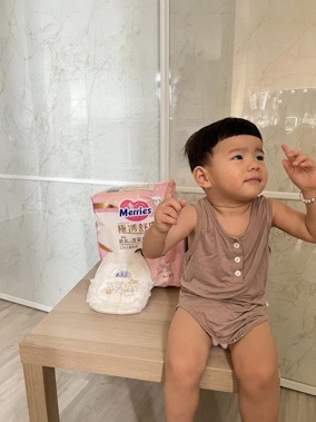 日本妙而舒2024年革新推出《極透舒膚》尿布，快來體驗評價透氣到像沒包的隱形尿布！