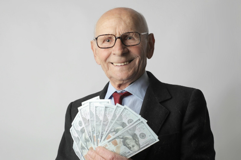 鼻頭發亮、後腦勺圓是有錢面相？專家教看發財面相，背肉厚、耳垂小代表什麼意思