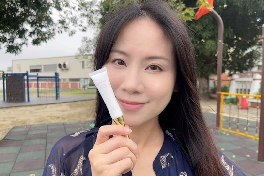 [保養]【SNOVA高效水嫩抗老胎盤素精華粉底液】Cindy開箱分享