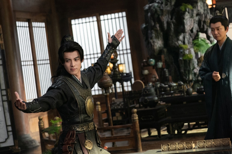 《大奉打更人》首播評價兩極！劇情穿越變穿書太突兀、王鶴棣搞笑被嫌油，網吐：想比《慶餘年》卻變尷尬鬧劇？