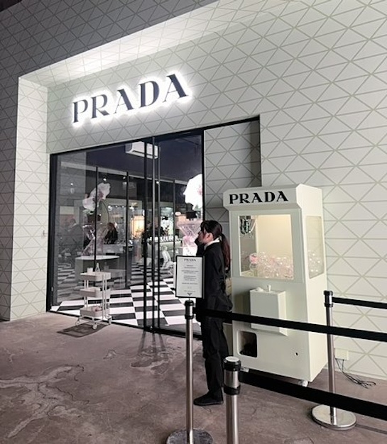 #PRADA美妝快閃店 體驗心得分享~非常會推銷，不喜歡被推銷者、不想買東西者勿入