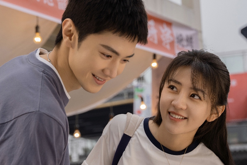 全靠陳哲遠男友力狂撐！網評《白色橄欖樹》濫用慢鏡頭說話像AI、土味審美、女主人設花痴看不下去？結局悲劇或喜劇？