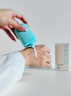 45ml大容量防曬乳🤍抗曬持久 basiik微生平衡清爽物理防曬乳SPF50+ PA+++