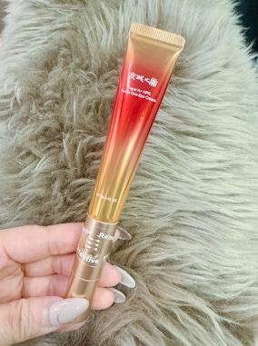 京城之霜 #動能電眼霜｜6000次震動撫紋，眼周年輕超有感！✨