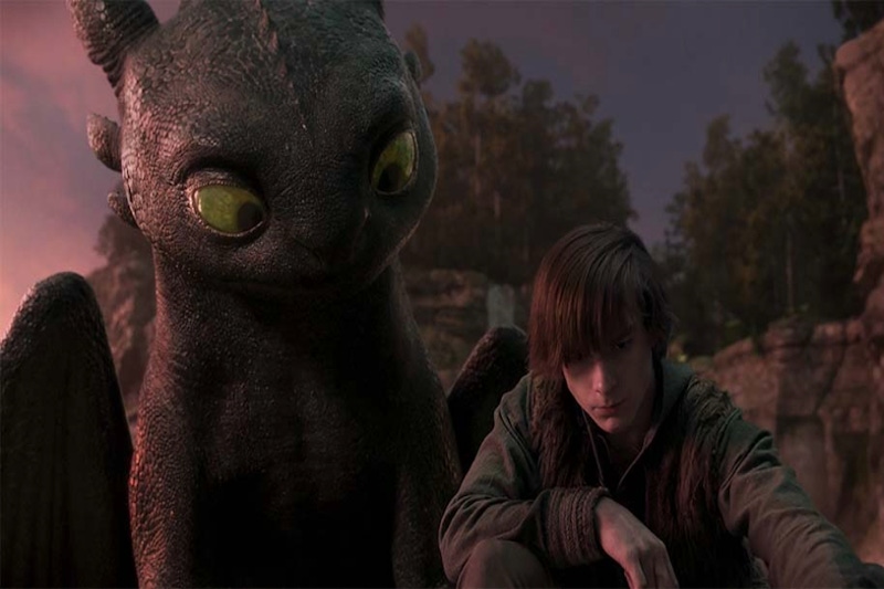 2025暑假《馴龍高手》必看亮點＋劇情解析及評價！翻拍第1集的真人版預告，沒牙超萌真實還原～續集2027推出！