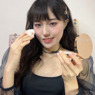 最近被瘋狂問到的底妝是SKINTIFIC的氣墊粉餅，這款真的美到我的心坎裡！