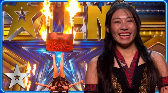 來自台灣！楊立微以倒立踏火在英國達人秀震撼全場