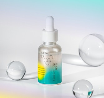 從肌底發光才是真的亮！SOFINA iP阻暗淨瑕透亮精華解鎖透明肌關鍵