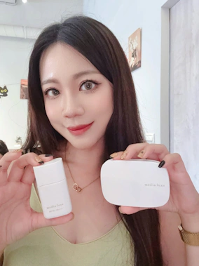 媚點 media luxe【雪紡親膚粉餅＋柔焦美顏UV妝前乳】