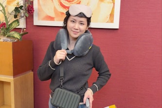 [旅行]TRAVEL BLUE藍旅-優惠【旅途有型禮盒：親膚烤漆斜背包、寧靜頸枕】Cindy開箱