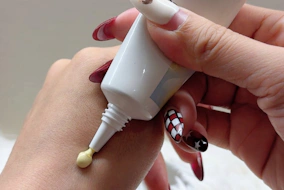 「要先防曬，還是先隔離？」一瓶直接搞定防曬＋飾底： ALLIE 持采濾鏡修妍UV防曬乳 (SPF50+ PA+++)