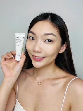 ALLIE持采濾鏡修妍UV防曬乳｜防曬同時柔焦毛孔的妝前神器