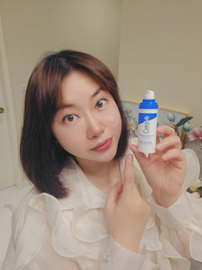 Cerave適樂膚全效水光B5玻尿酸修護精華， 一抹打造澎彈亮水光肌！