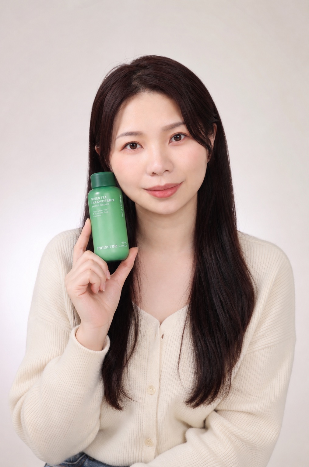 INNISFREE綠茶神經醯胺牛奶水精華讓肌膚保水透亮！