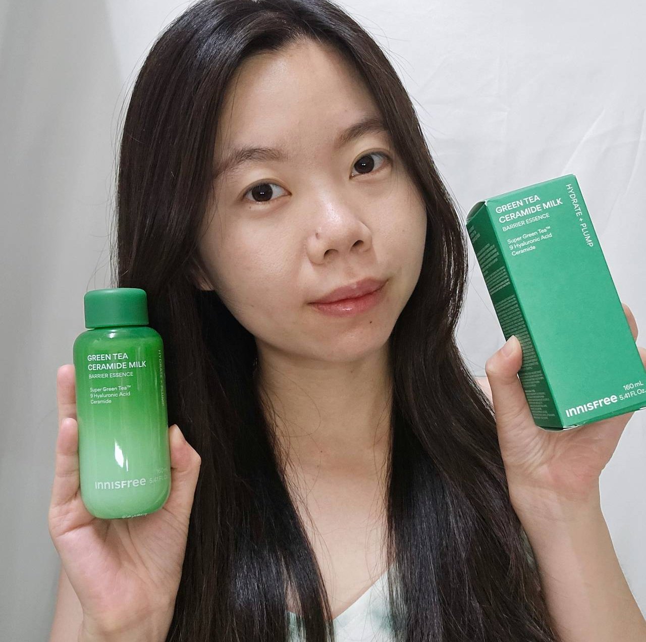 想要牛奶肌？就用INNISFREE綠茶神經醯胺牛奶水精華，水感精華質地超輕盈！輕鬆擁有牛奶般的滑嫩肌膚