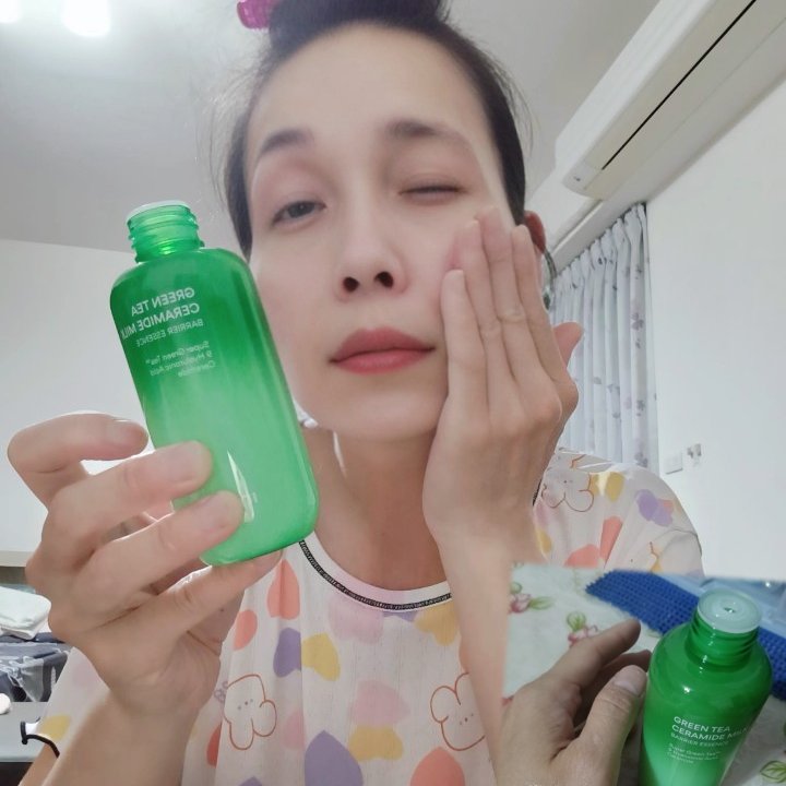 INNISFREE 綠茶神經醯胺牛奶水精華 讓我保濕有感