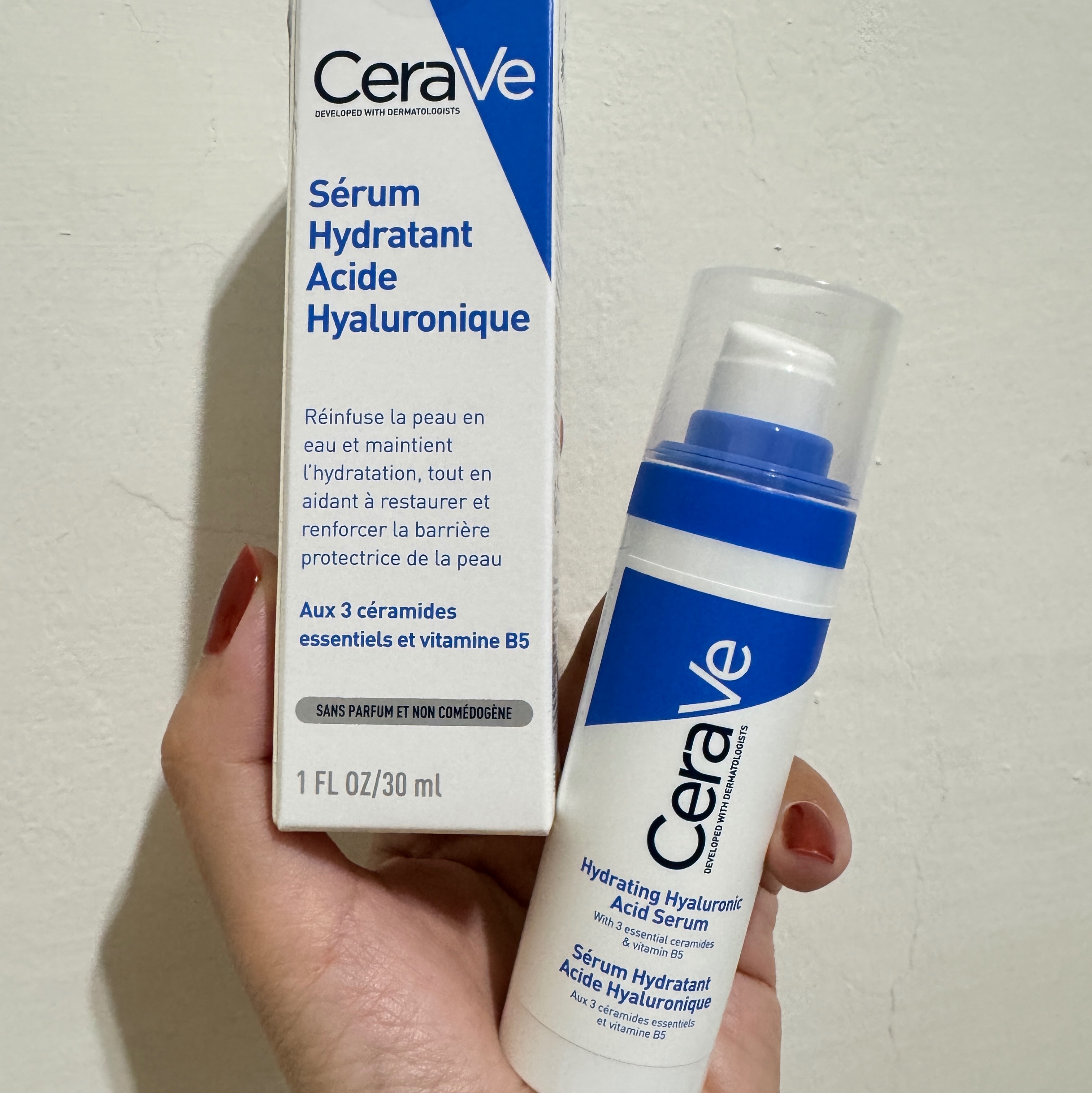 專為補水與修護肌膚屏障的CeraVe全效玻尿酸超保濕精華