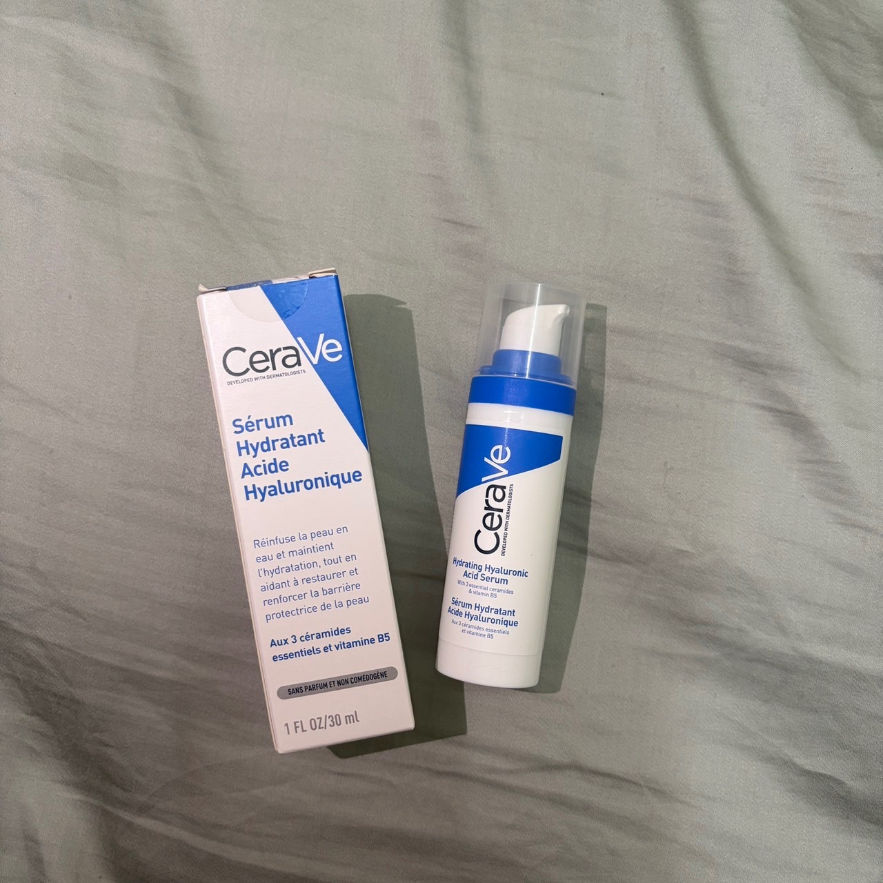 CeraVe適樂膚全效水光B5玻尿酸修護精華讓我的臉變更Q彈