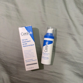CeraVe適樂膚全效水光B5玻尿酸修護精華讓我的臉變更Q彈